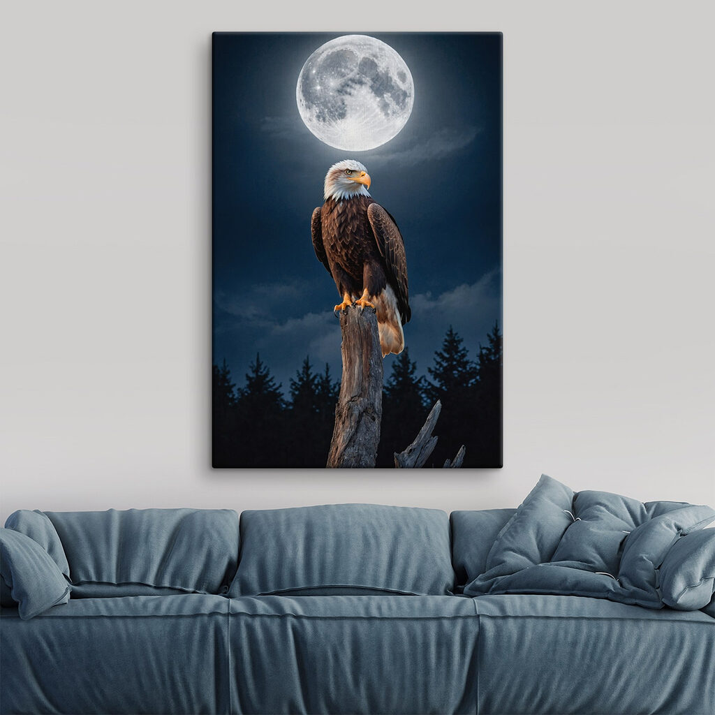 Aigle et pleine lune dans un intérieur
