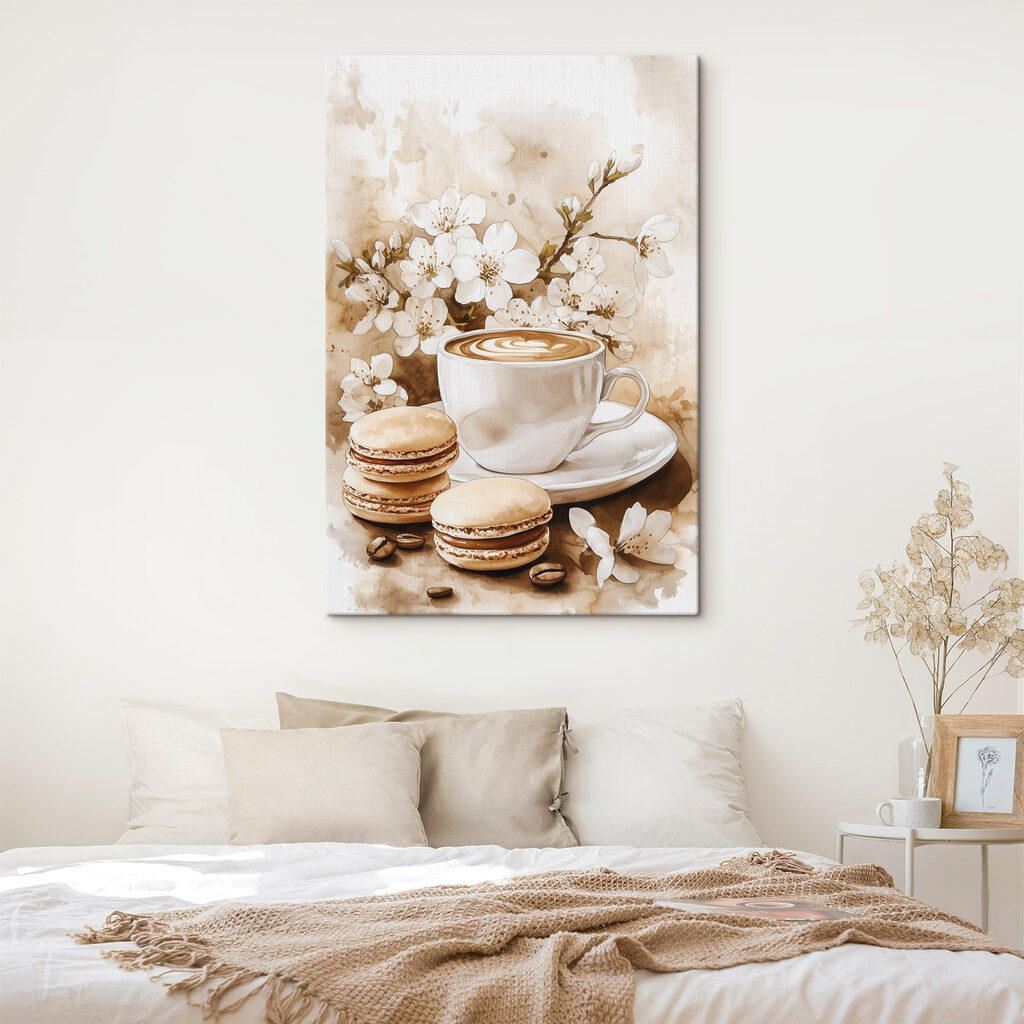 Deux macarons, un café dans un intérieur
