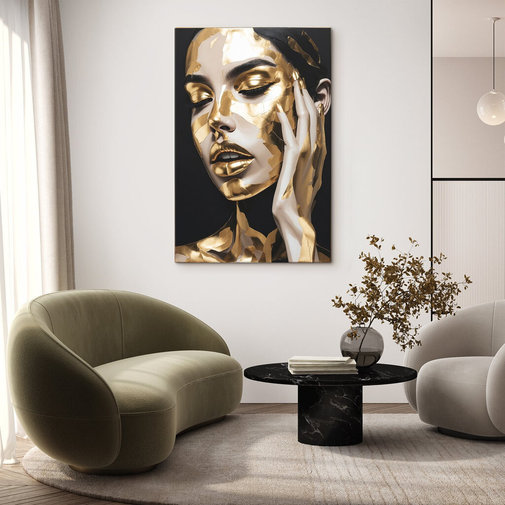 Visage en lumière dorée — intérieur 3