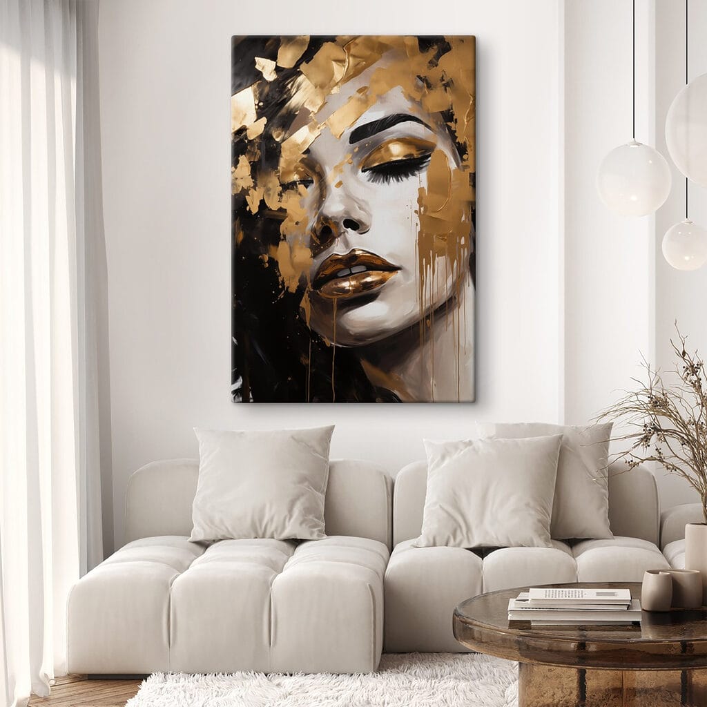 Visage entre aplats dorés — intérieur 2