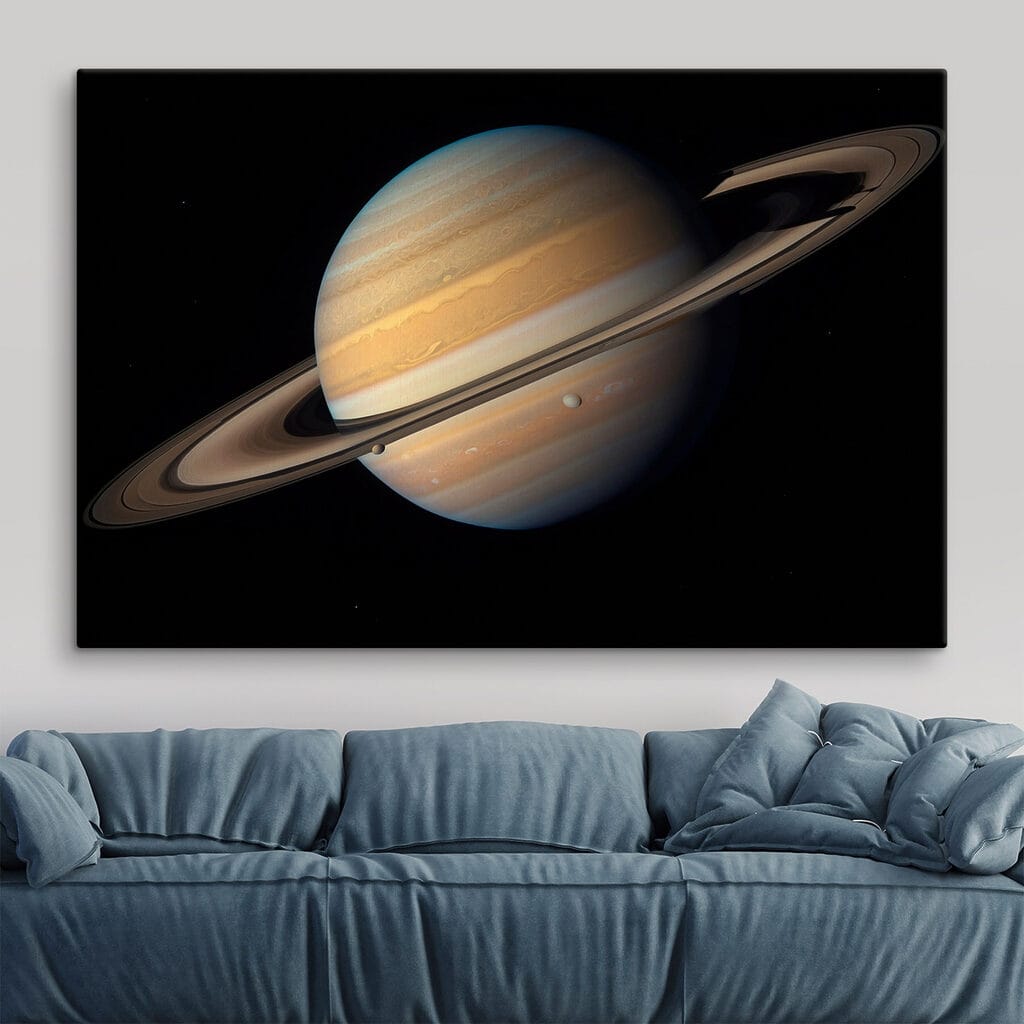 Saturne dans l’espace dans un intérieur