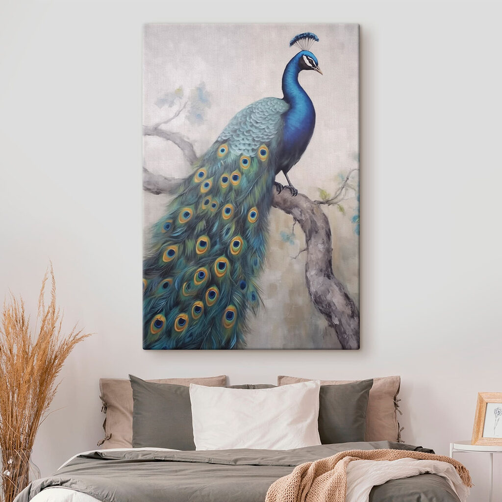 Paon sur branche grise — intérieur 2