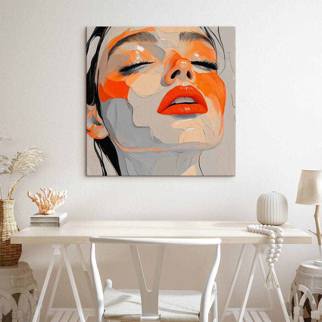 Visage levé, aplats orange — intérieur 3