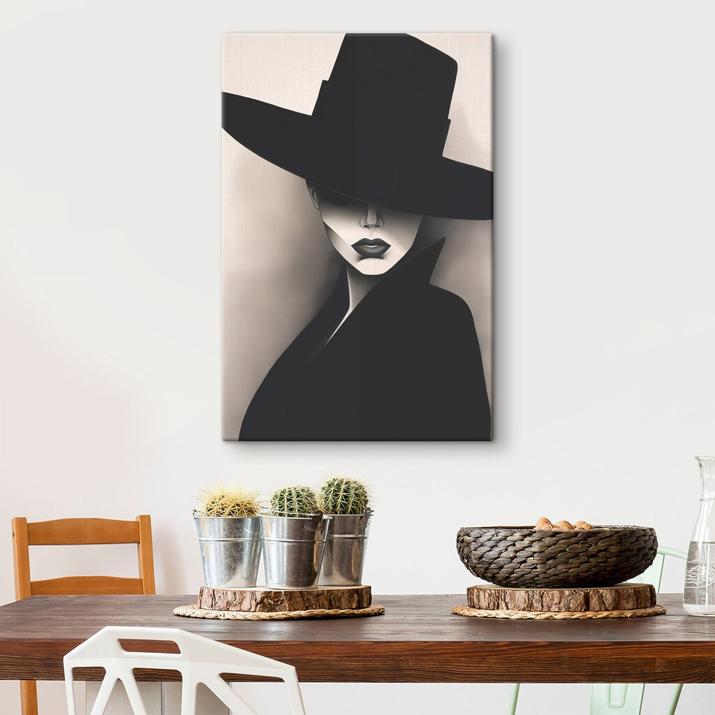 Femme au chapeau noir — intérieur 1