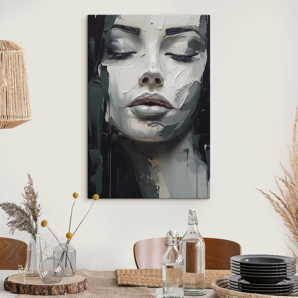 Portrait aux yeux clos dans un intérieur