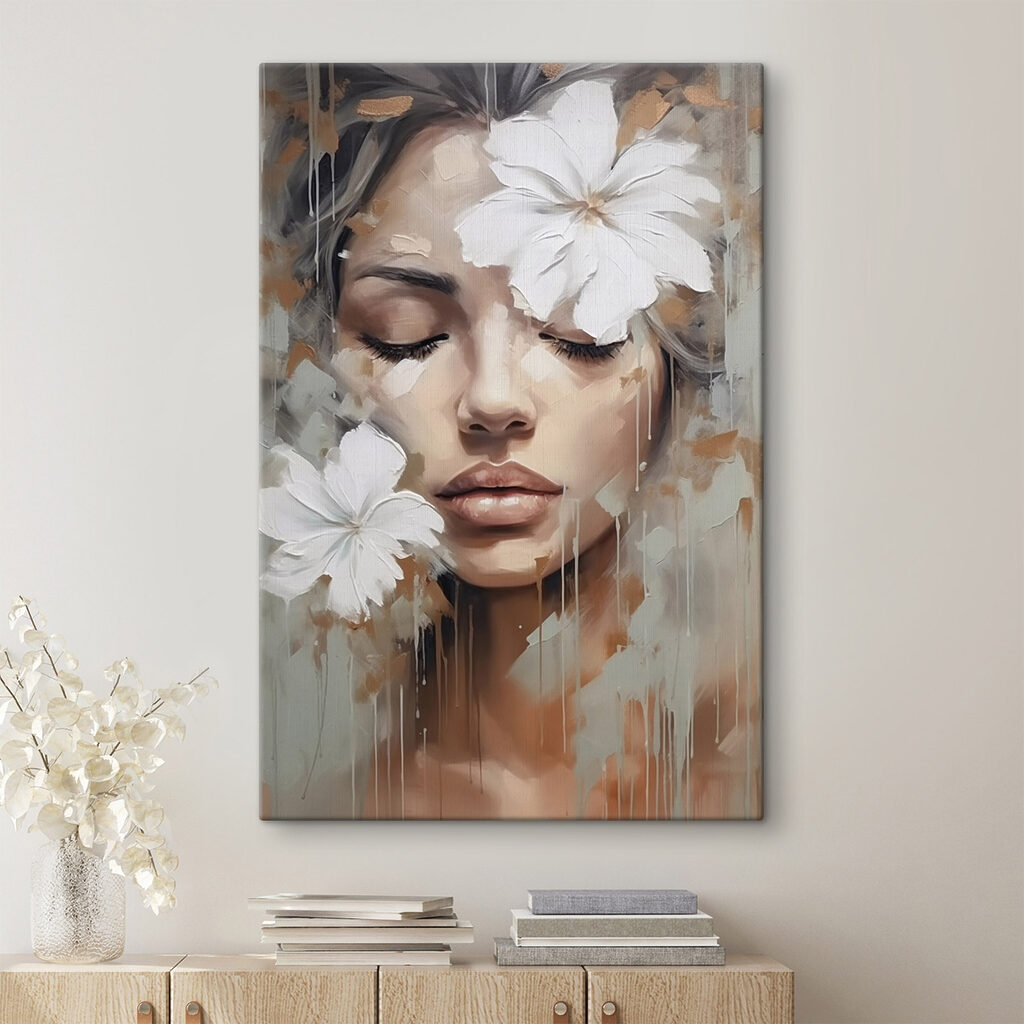Femme aux fleurs blanches dans un intérieur