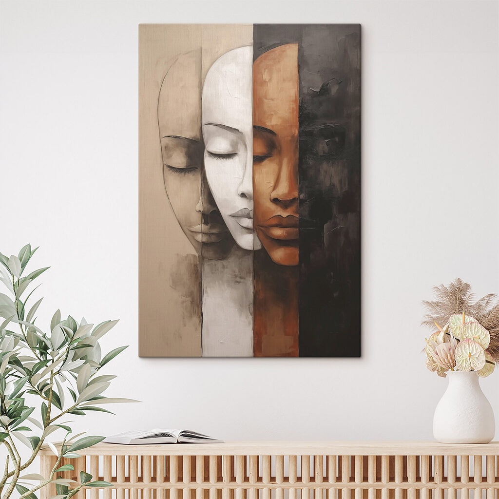 Visage en bandes dans un intérieur