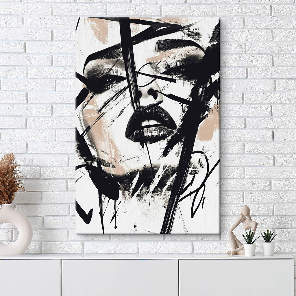Visage en hachures noires dans un intérieur