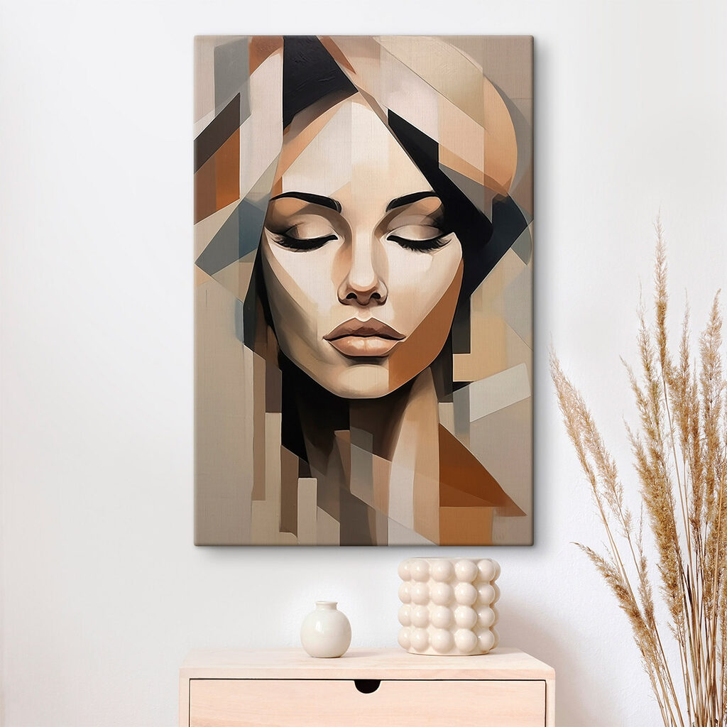 Visage serein couleur sable dans un intérieur