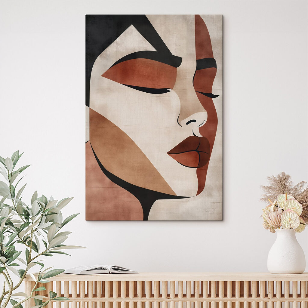 Visage aux aplats rouille dans un intérieur