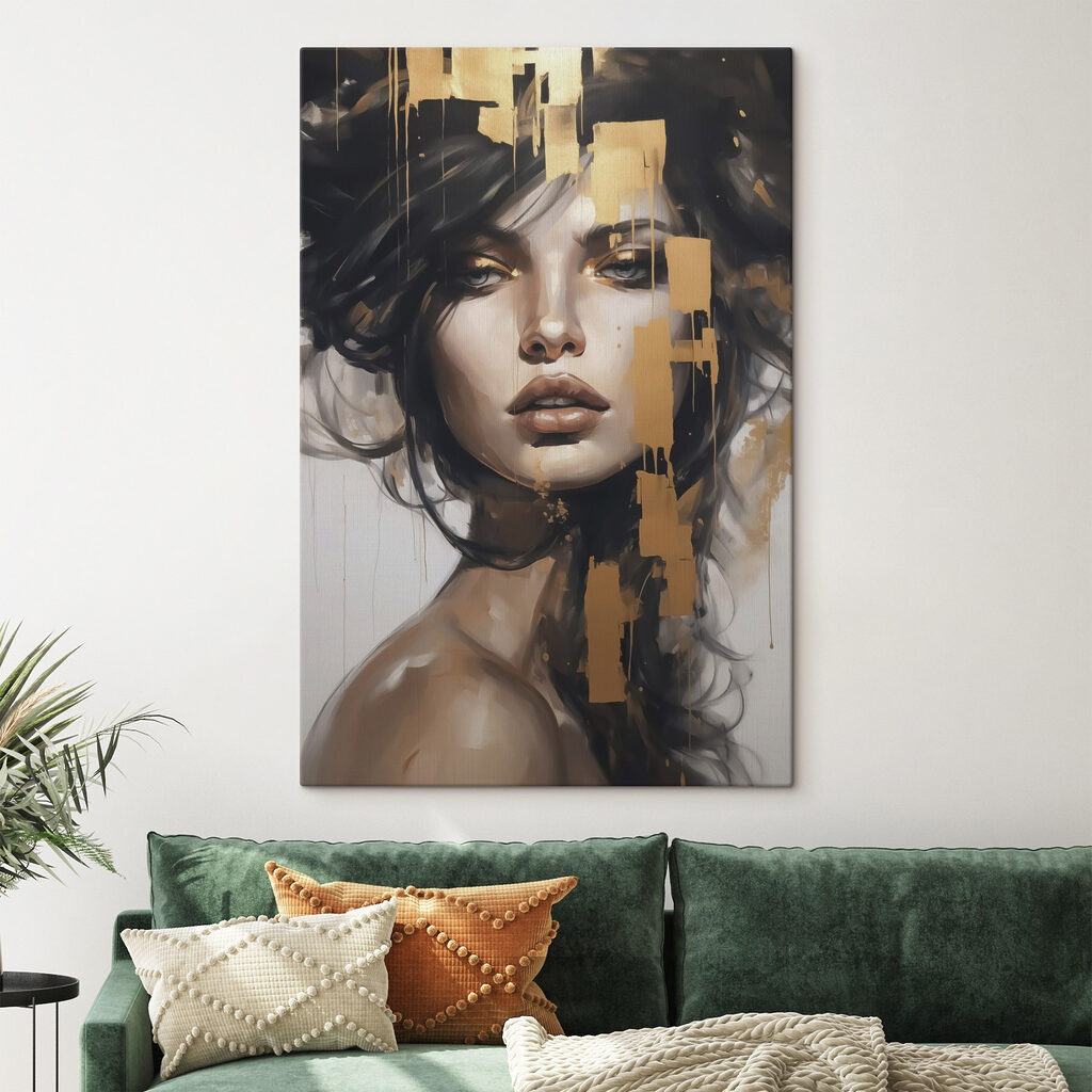 Visage aux touches d’or dans un intérieur
