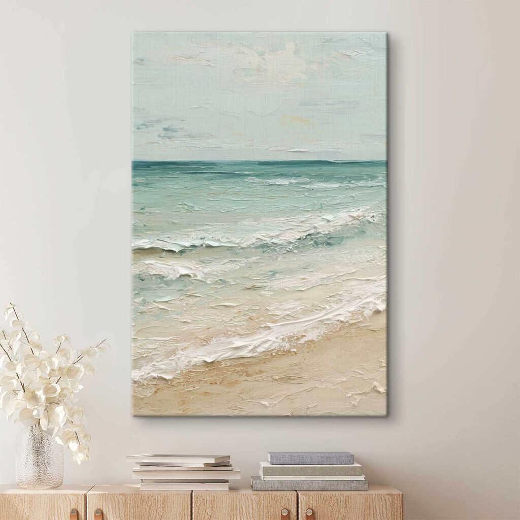 Vagues turquoise, sable pâle dans un intérieur