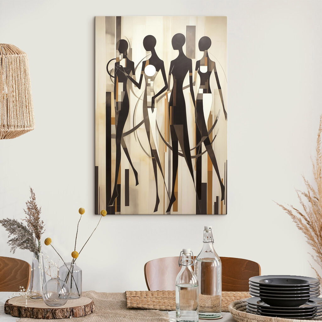 Quatre silhouettes graphiques dans un intérieur