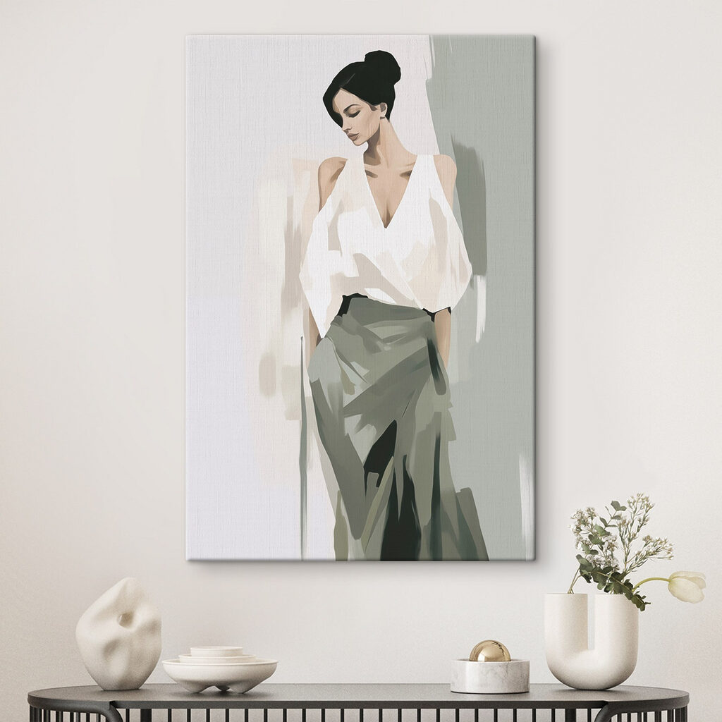 Femme en vert sauge dans un intérieur