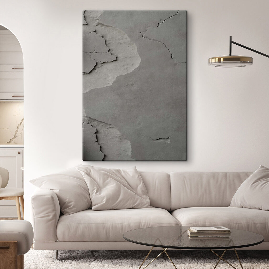 Aplats gris fissurés dans un intérieur