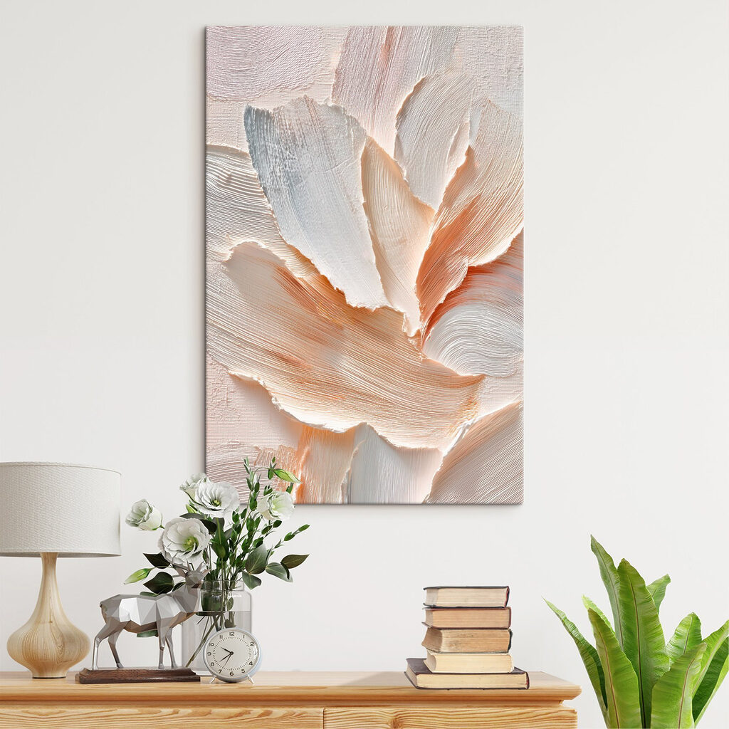 Pétales pâles striés dans un intérieur