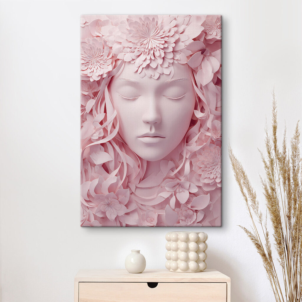 Visage rose en fleurs dans un intérieur