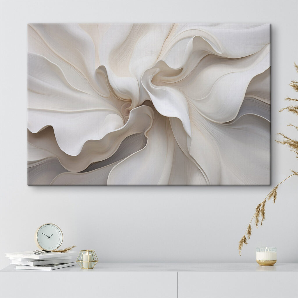 Plis blancs en fleur dans un intérieur