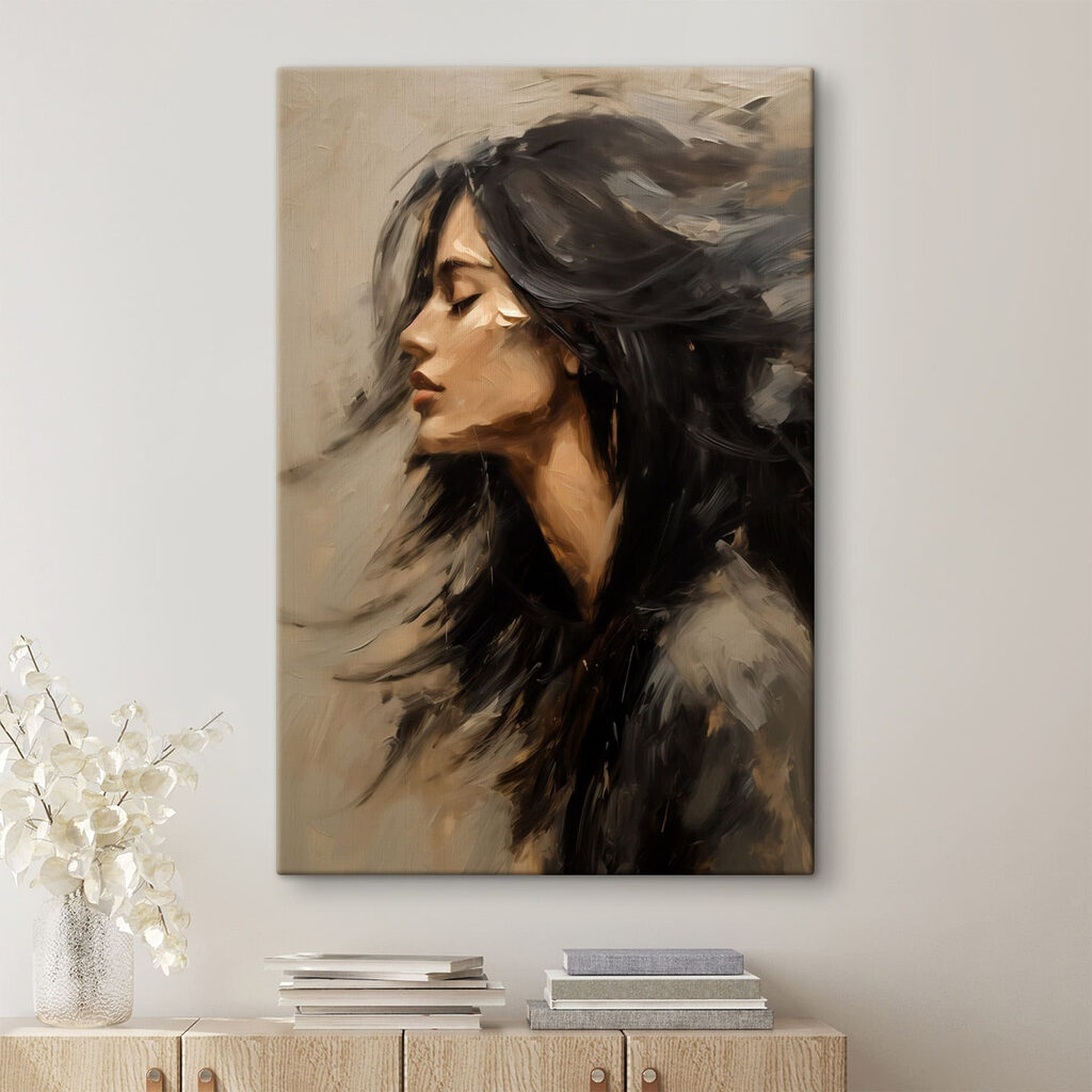 Cheveux sombres au vent dans un intérieur