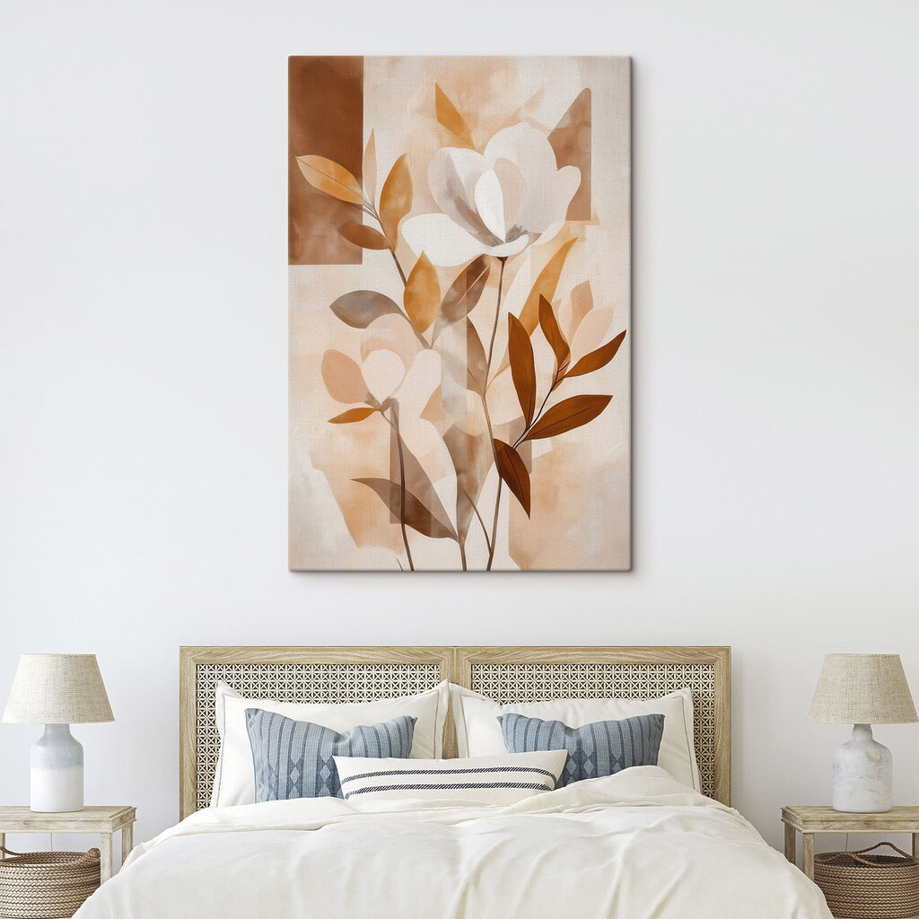 Fleurs blanches parmi l’ocre dans un intérieur