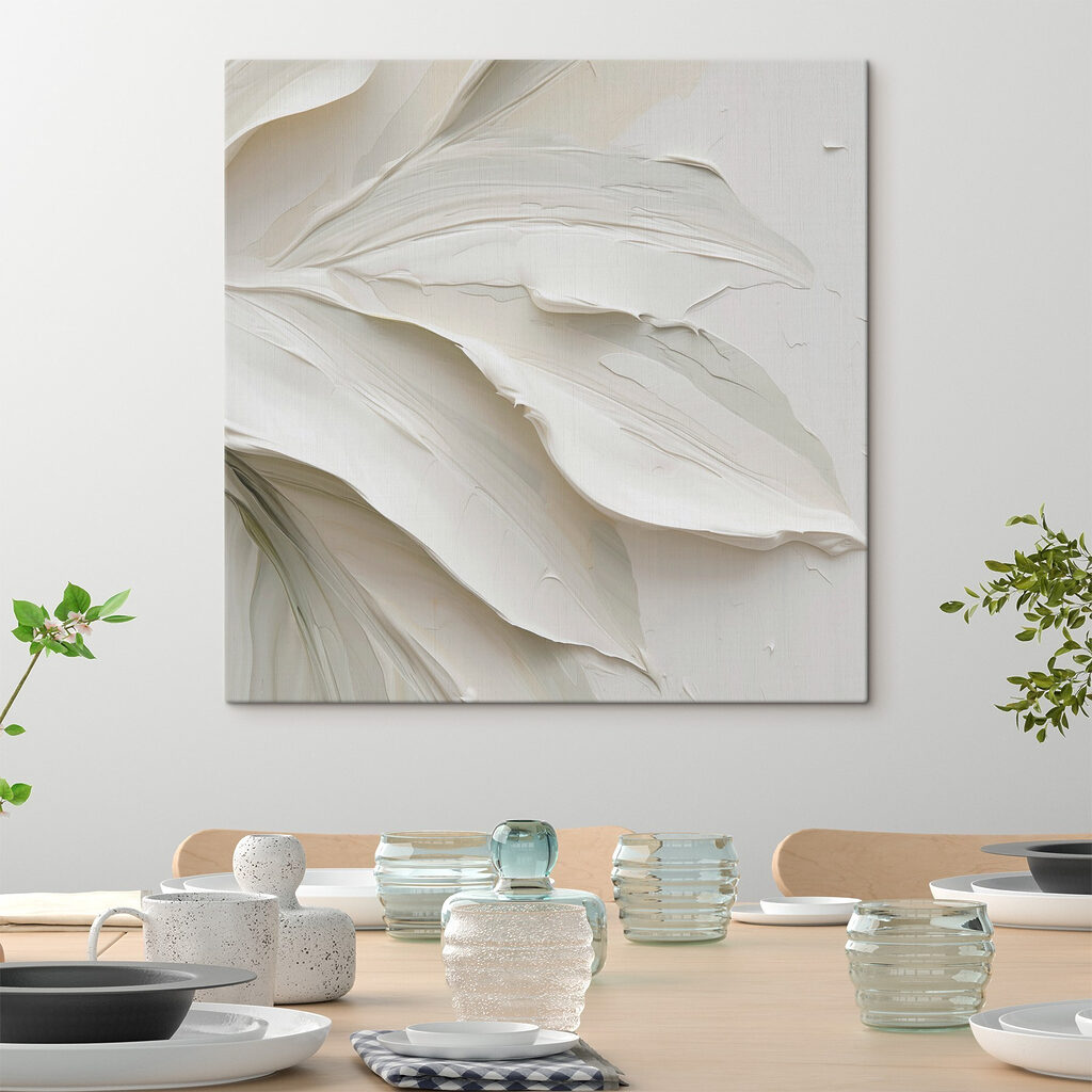 Feuilles blanches enlacées dans un intérieur