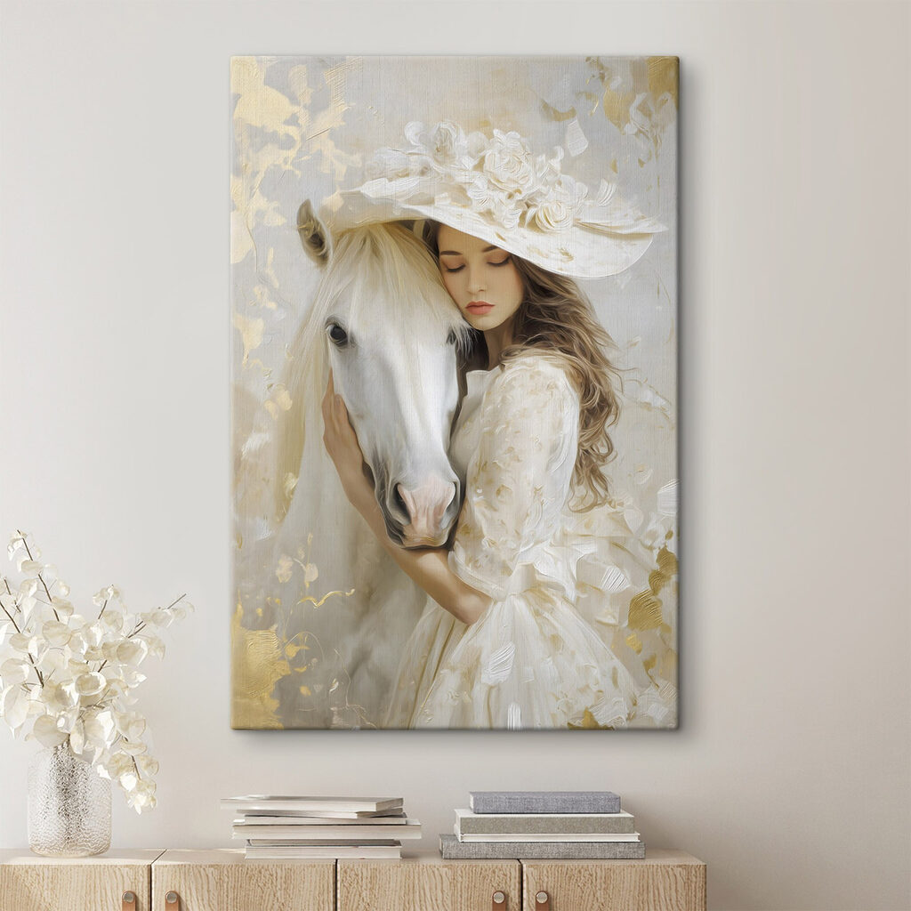 Chapeau fleuri et cheval dans un intérieur