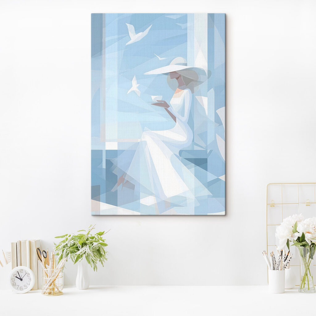 Chapeau blanc et oiseaux dans un intérieur