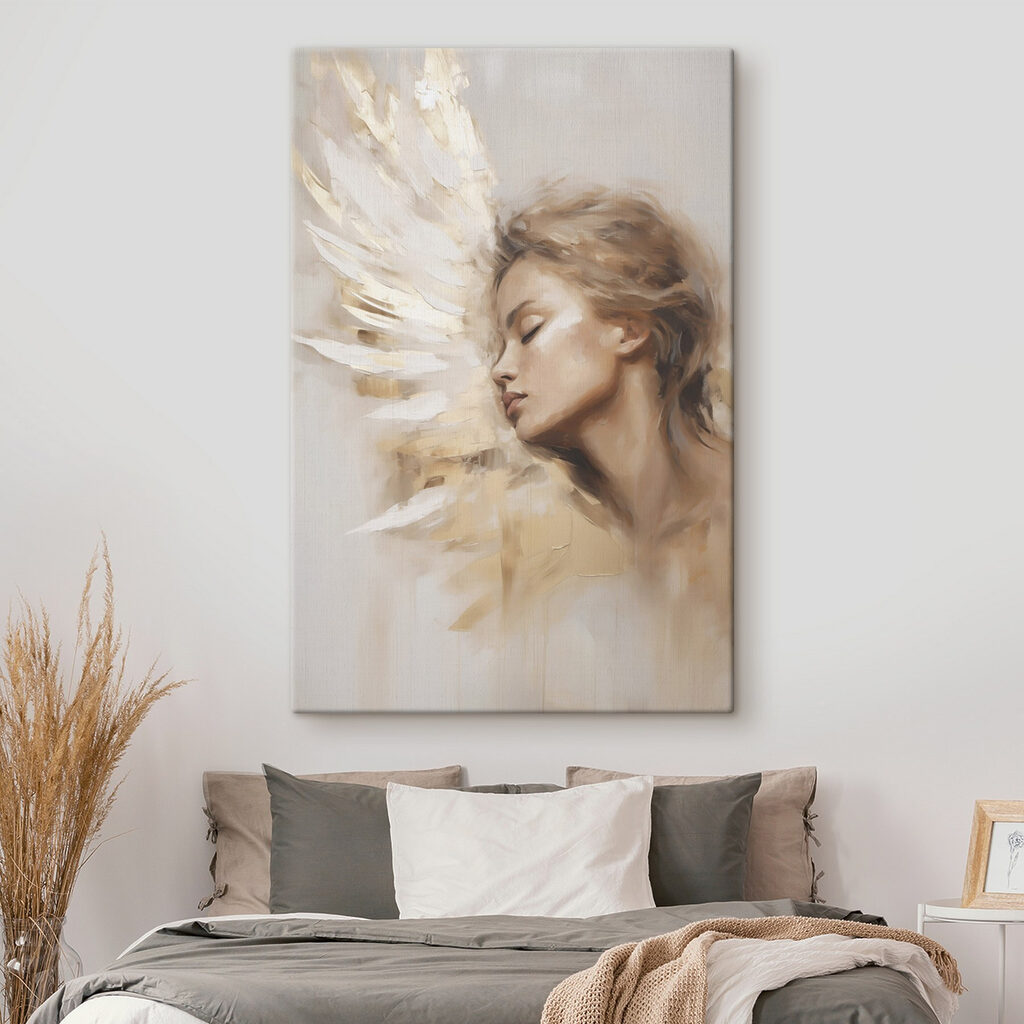 Profil aux plumes blanches dans un intérieur