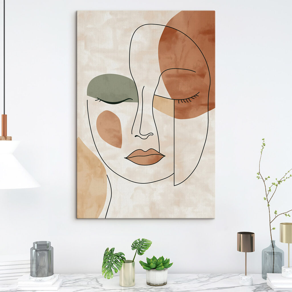 Visage à l’œil vert dans un intérieur