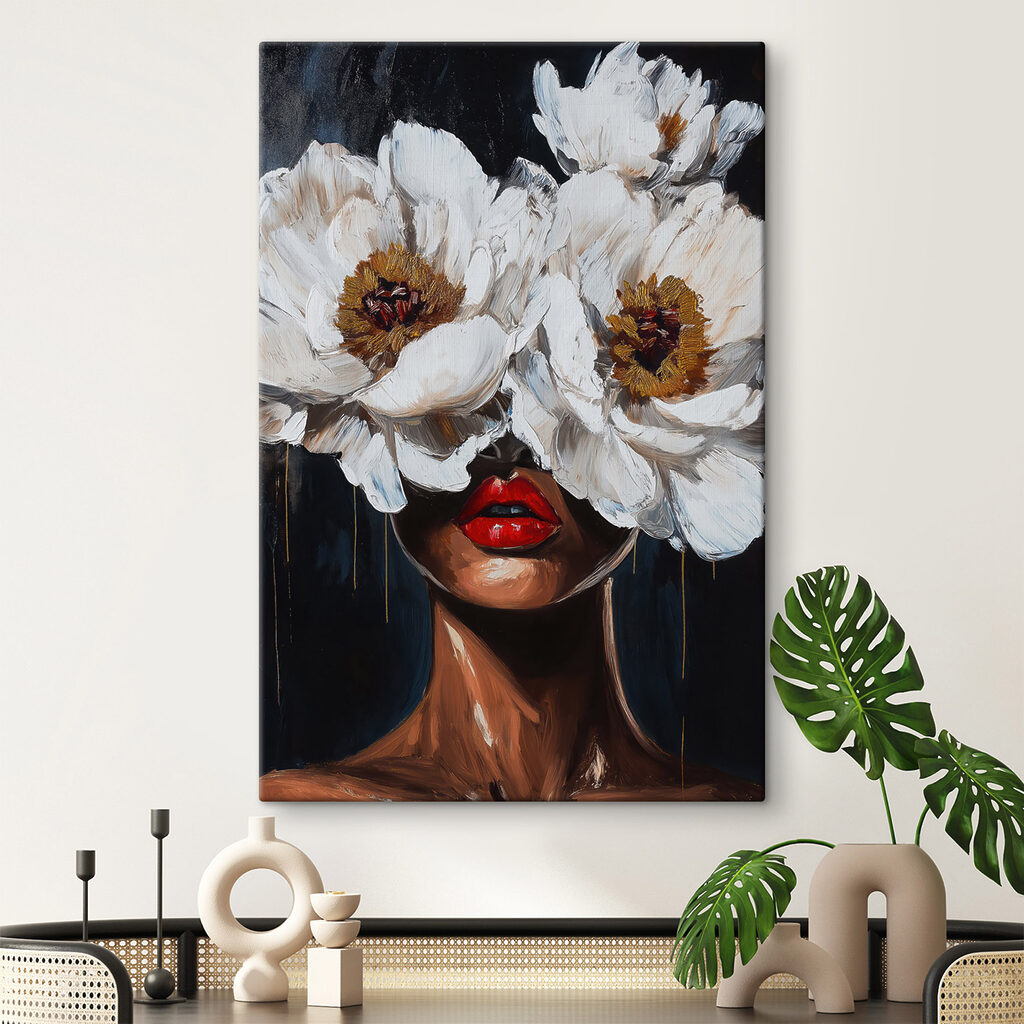 Lèvres rouges et fleurs dans un intérieur