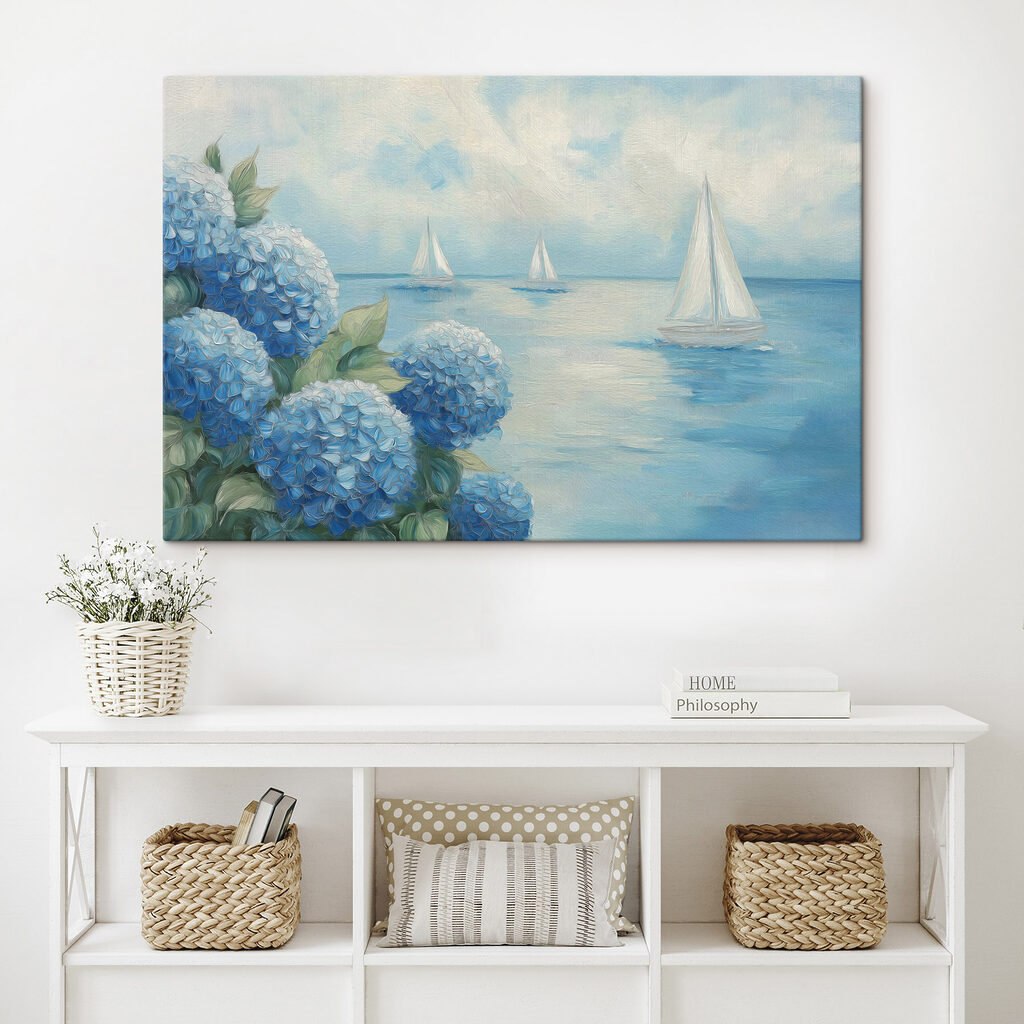 Hortensias bleus et voiliers dans un intérieur