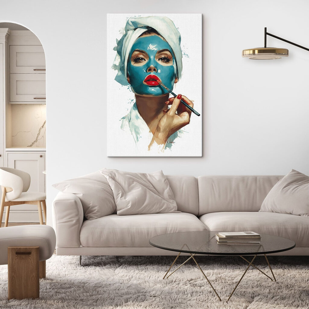 Masque turquoise et pinceau dans un intérieur