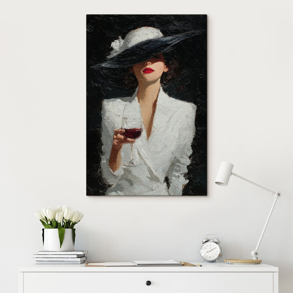 Manteau blanc et verre dans un intérieur