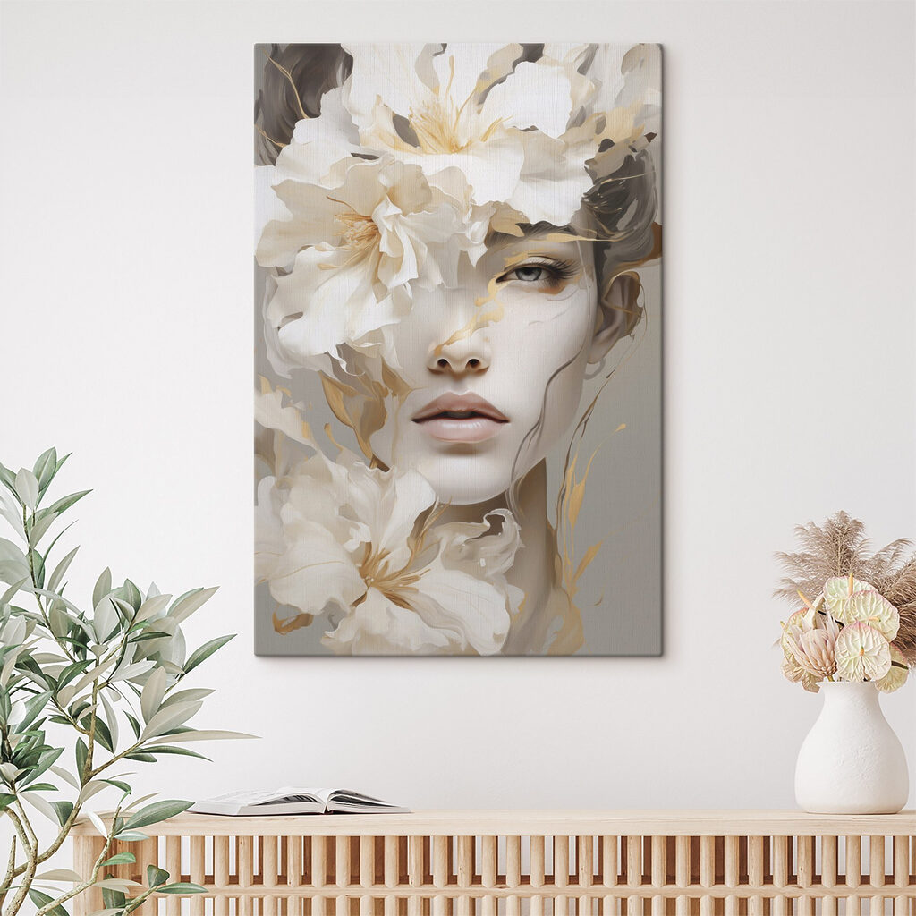 Visage aux fleurs blanches dans un intérieur