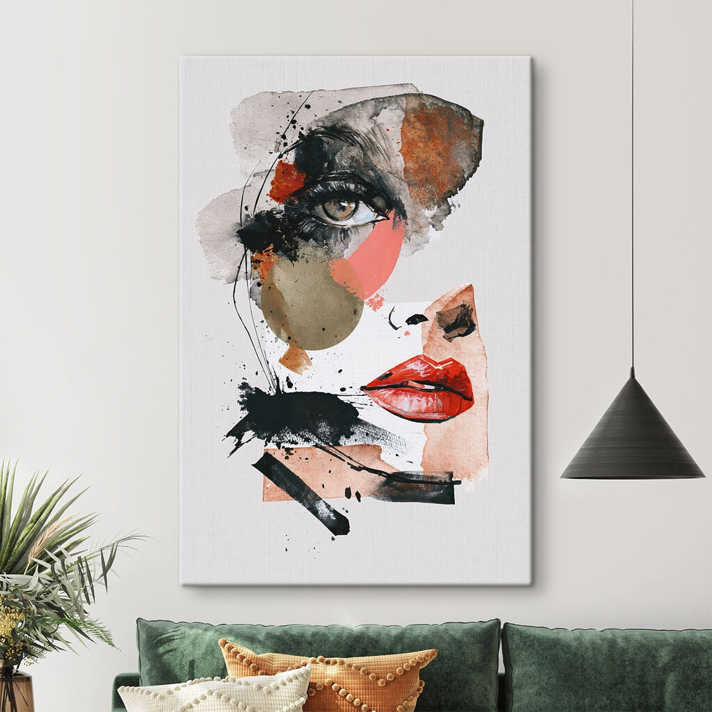 Lèvres rouges, touches colorées dans un intérieur