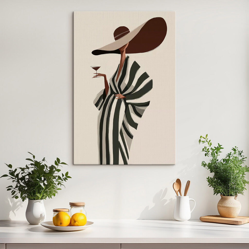 Robe rayée et cocktail dans un intérieur