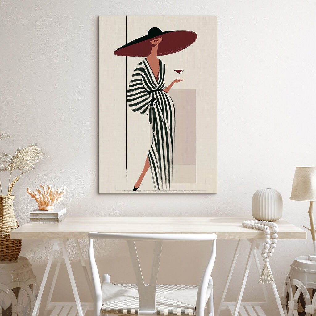 Robe du soir rayée dans un intérieur