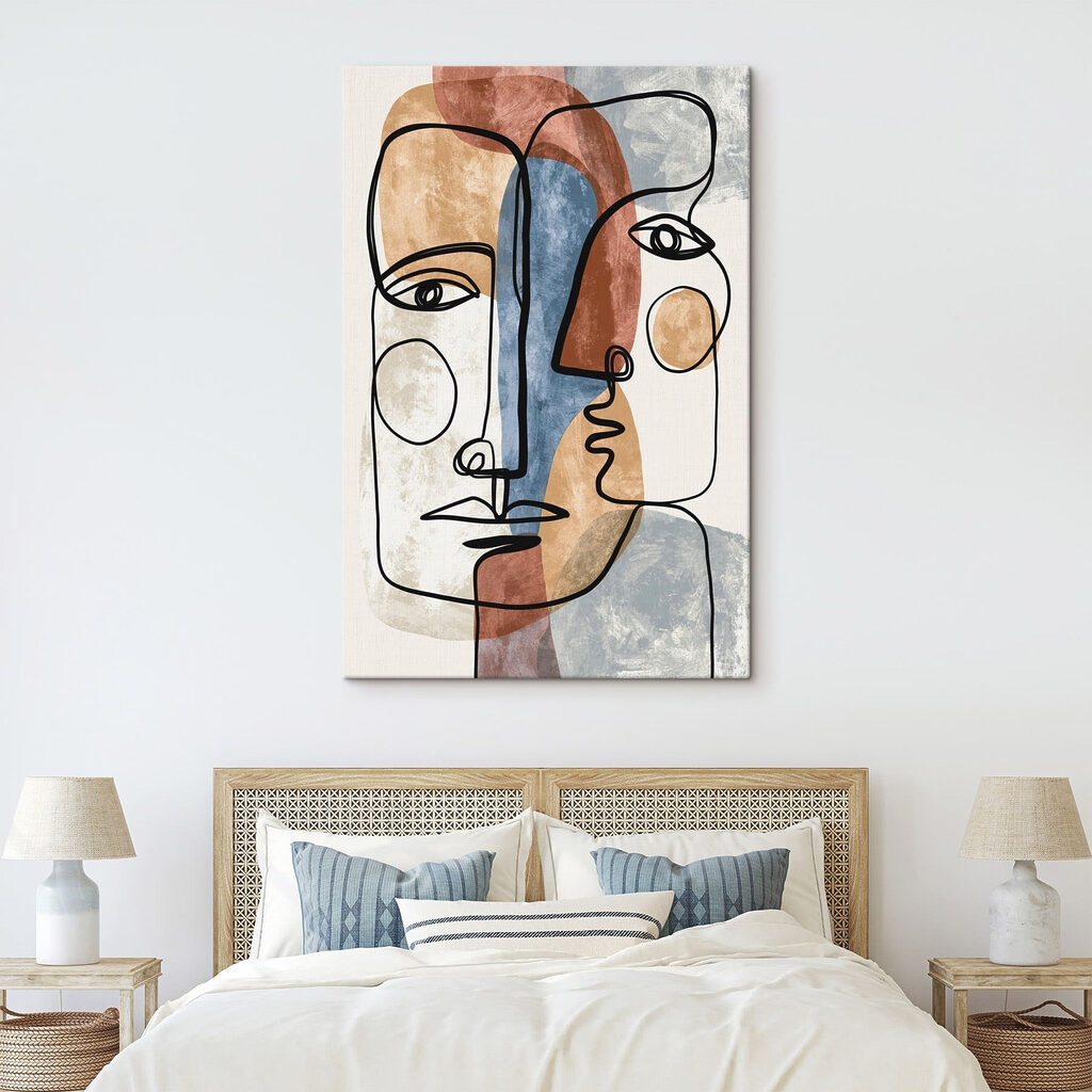 Deux visages en couleurs dans un intérieur