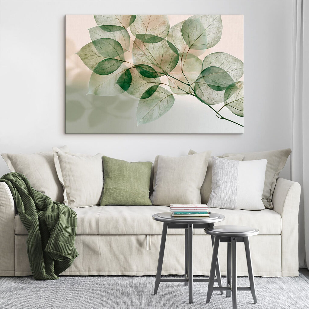 Feuilles squelettes sur rose dans un intérieur