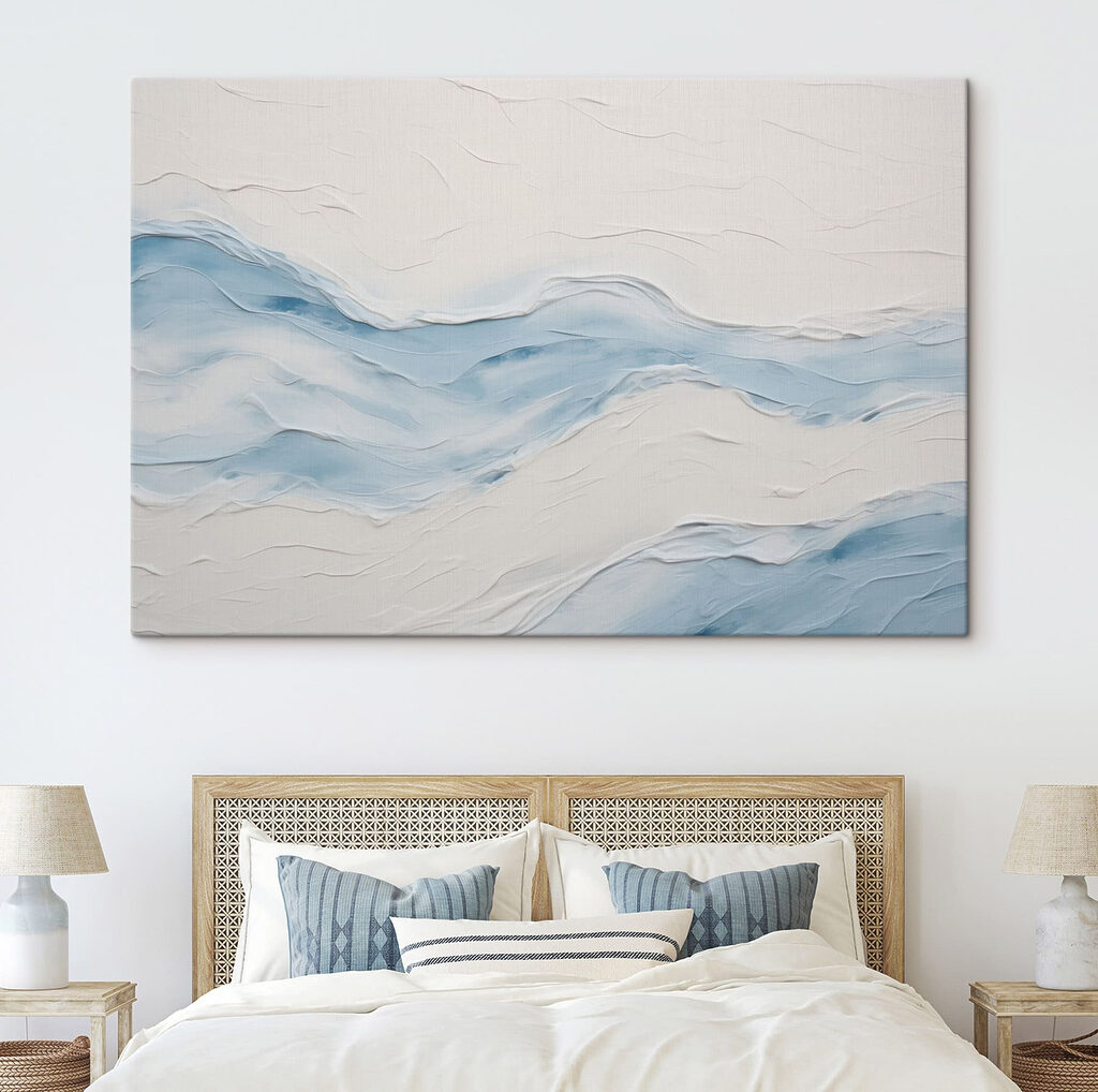 Vagues bleues en relief dans un intérieur
