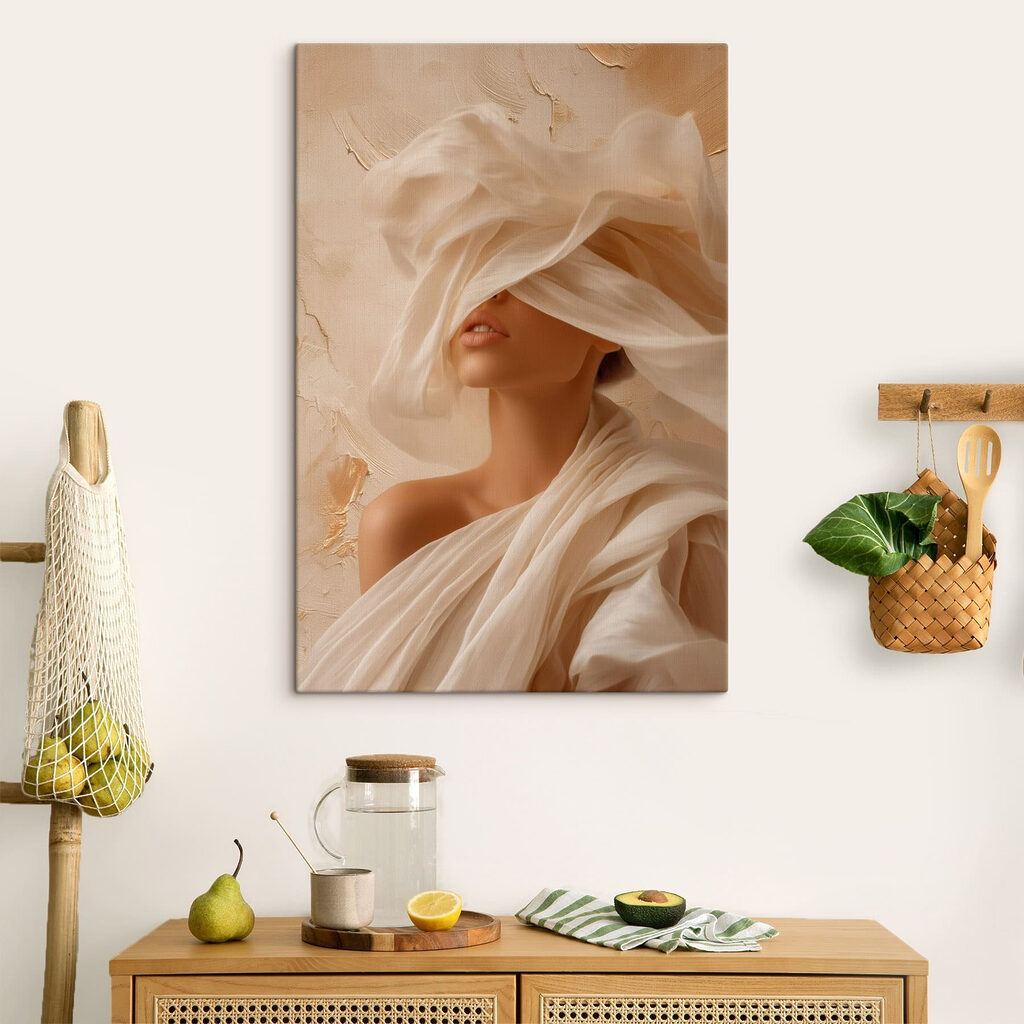 Femme aux voiles crème — intérieur 1