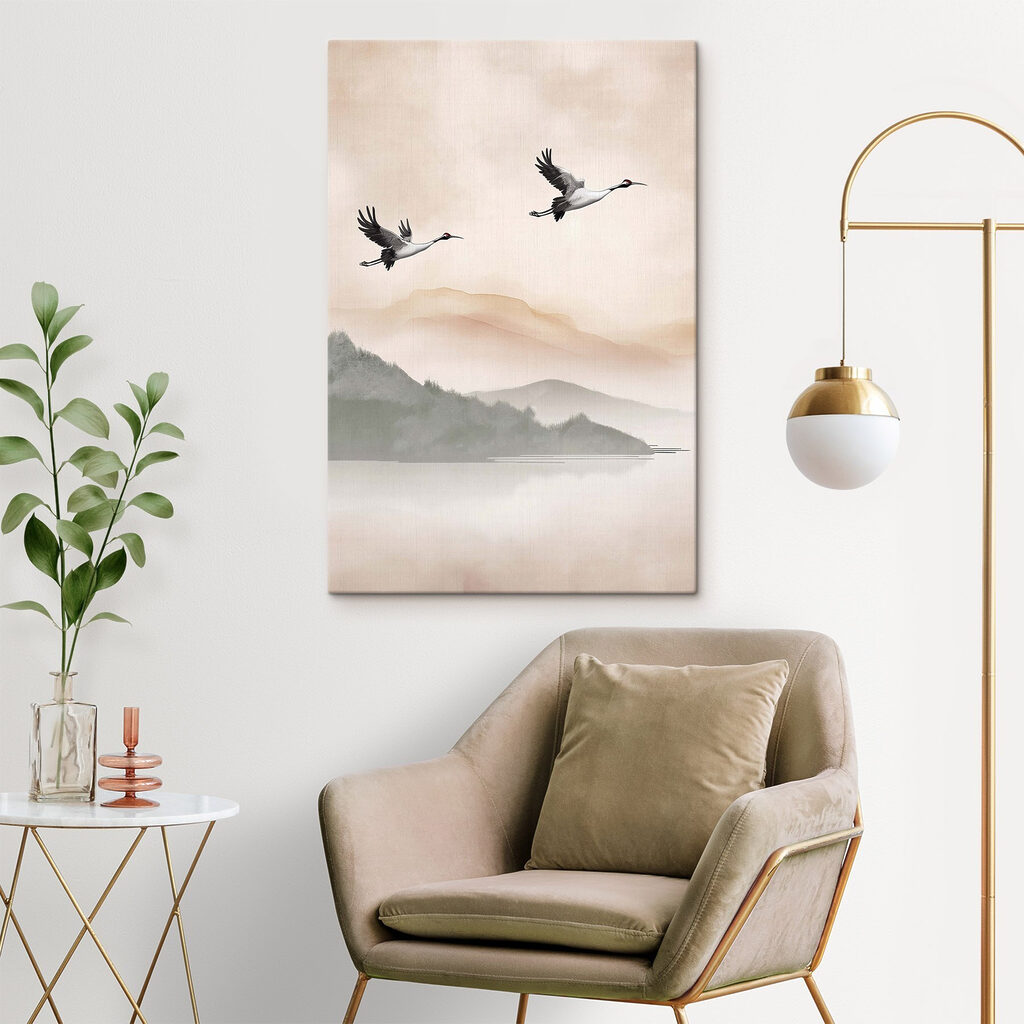 Deux grues en vol dans un intérieur
