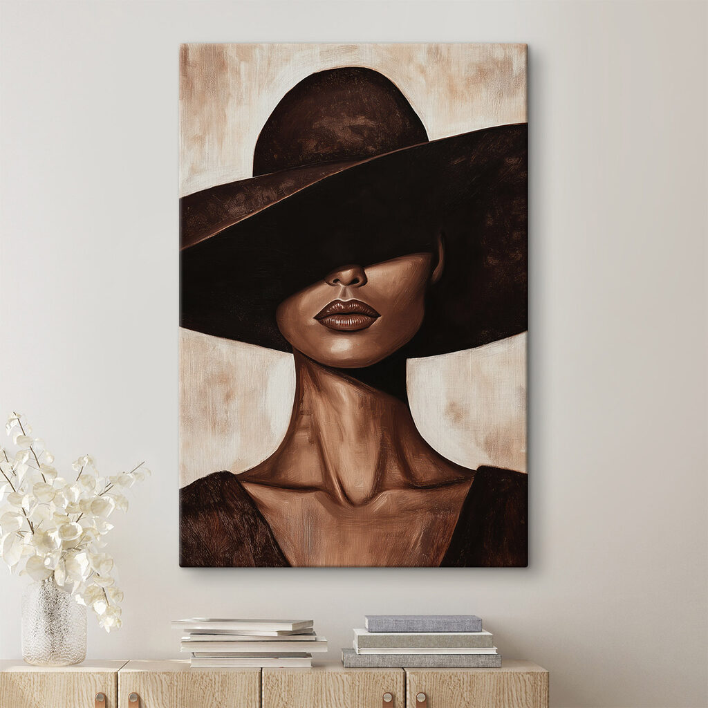 Femme au chapeau sombre — intérieur 1