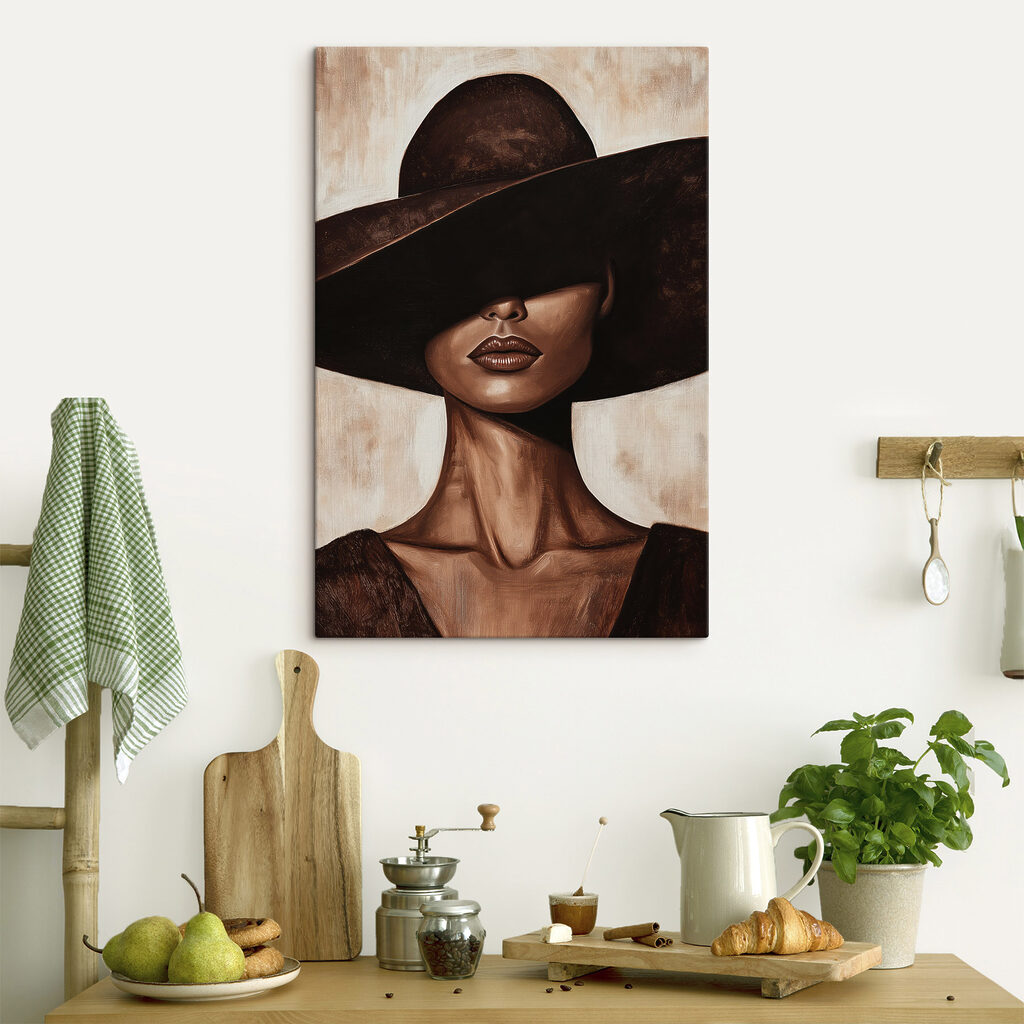 Femme au chapeau sombre — intérieur 2