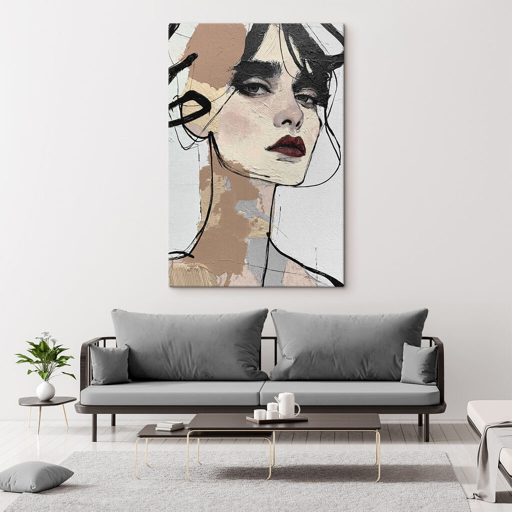 Regard féminin esquissé dans un intérieur