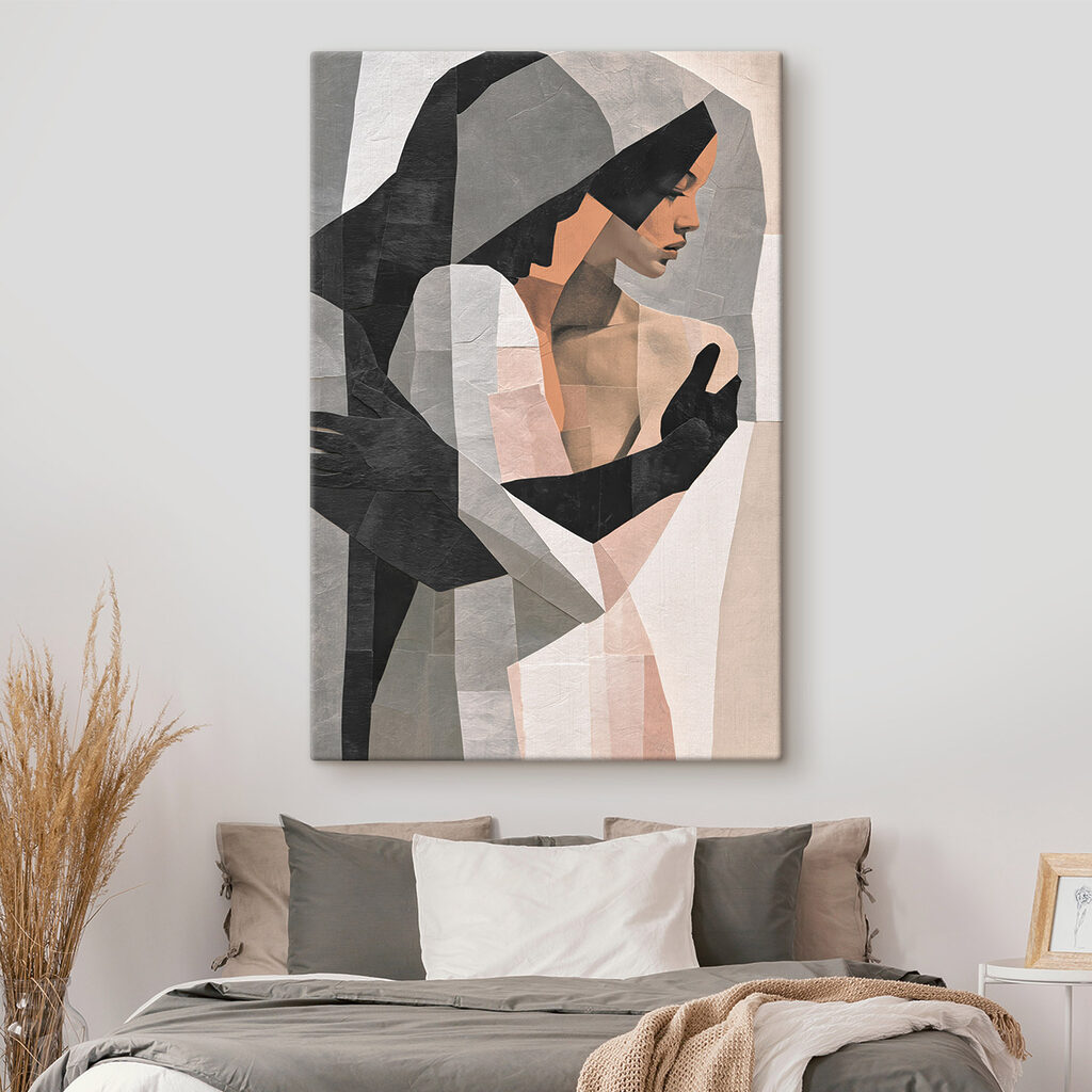 Femme en aplats gris — intérieur 2