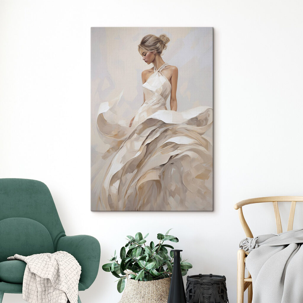 Femme en robe évasée — intérieur 2