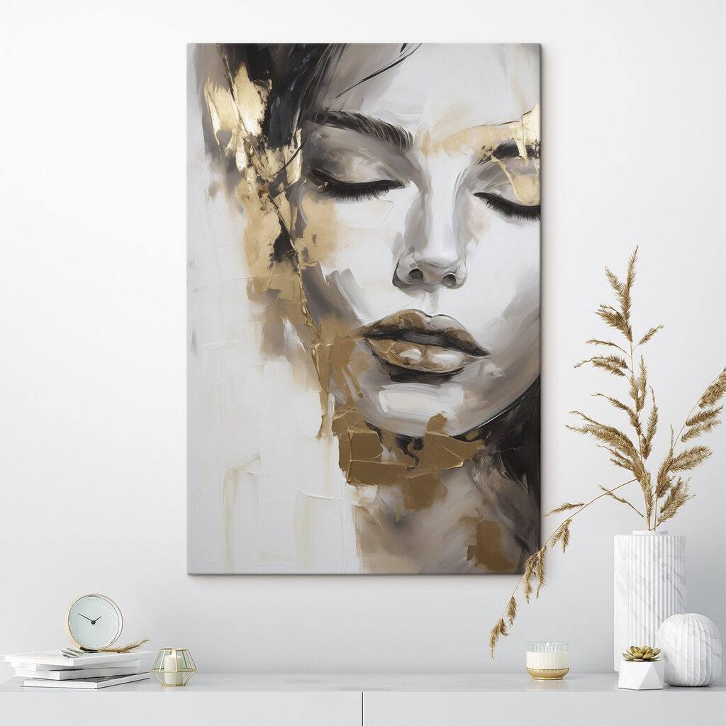 Or sur la joue dans un intérieur