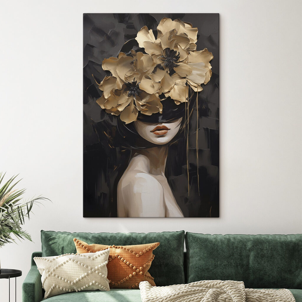Femme aux fleurs dorées dans un intérieur