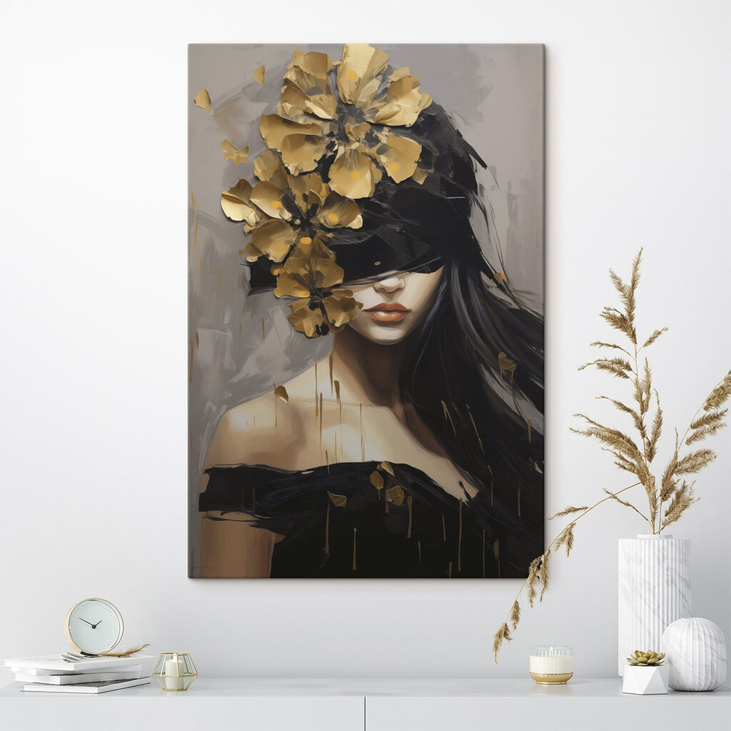 Visage aux fleurs d’or dans un intérieur